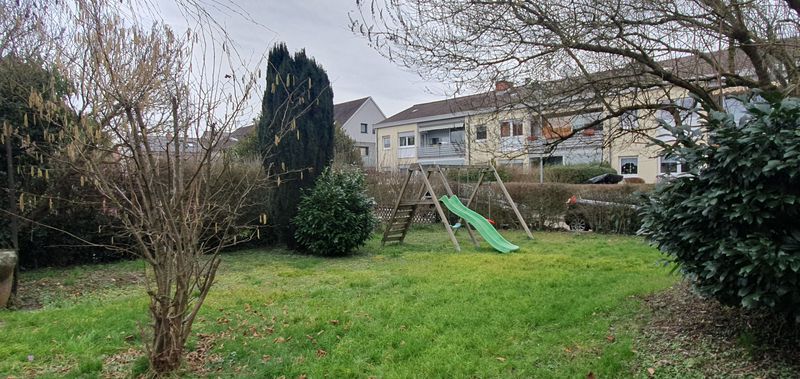 **2 Familienhaus in guter Lage***